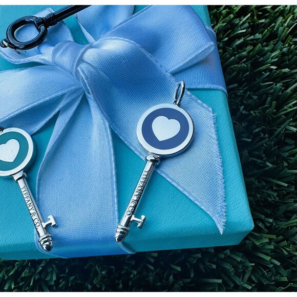 💜Return to Tiffany Lavender/Purple Heart Key Charm/Pendant - Picture 2 of 4